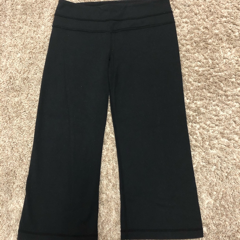 Lululemon black groove crop 6